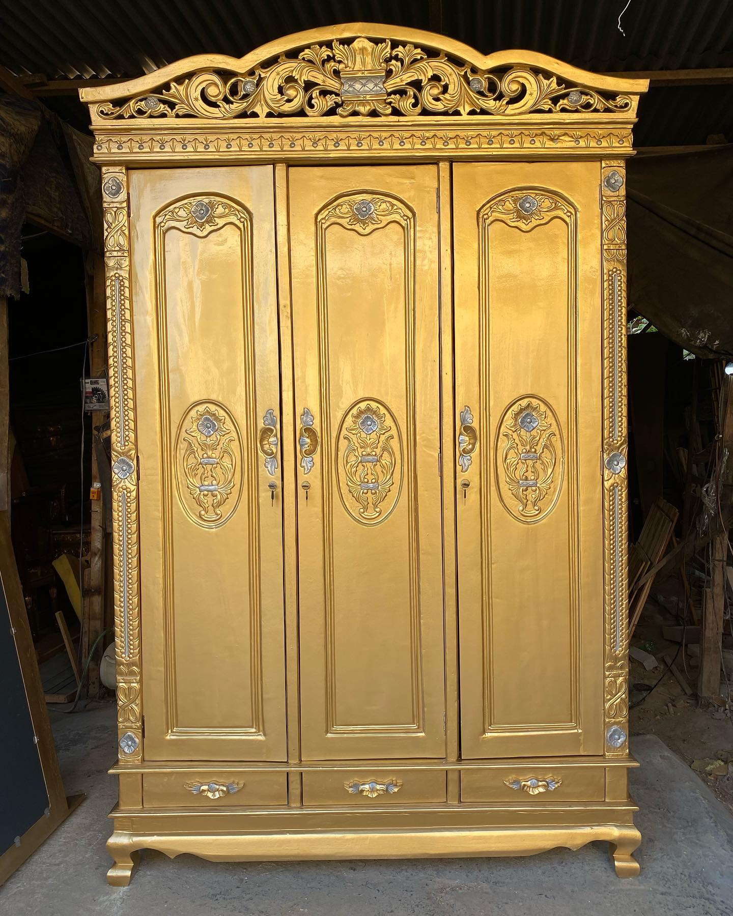 Lemari Pakaian 3 Pintu Lemari Pakaian 3 Pintu