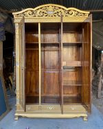 Lemari Pakaian 3 Pintu