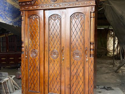 Lemari Pakaian 3 Pintu