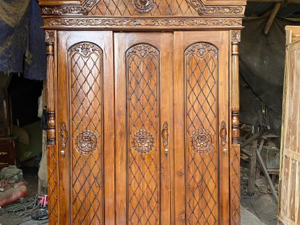 Lemari Pakaian 3 Pintu