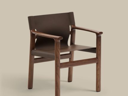 Sila Armchair Kayu Jati Dudukan Kulit Sintetis