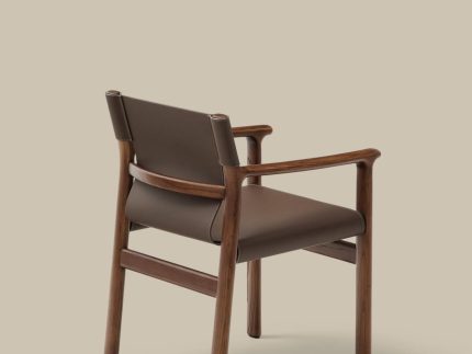 Sila Armchair Kayu Jati Dudukan Kulit Sintetis
