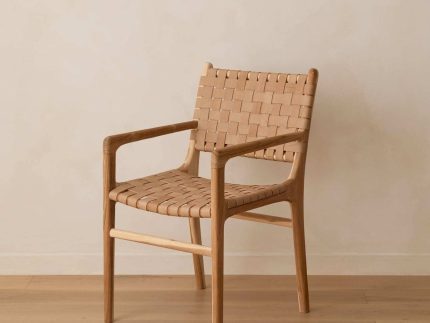 Armchair Anyaman Kulit Sintetis